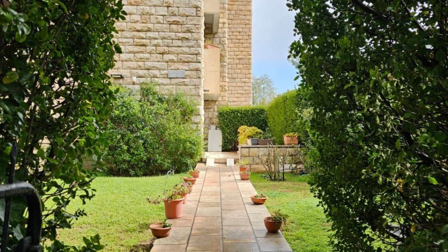 דירת גן למכירה בירושלים